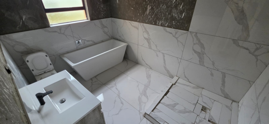 6 Bedroom Property for Sale in Buffelspoort Eco Estate North West